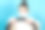 戴着医用口罩的女孩紧握方向盘，双手戴着手套。图片下载