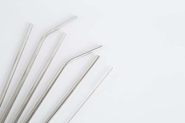 可重复使用的金属吸管，带有清洁刷图片下载