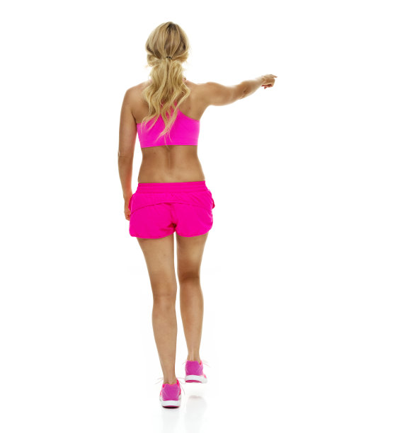 白种人年轻女子运动员短跑在白色背景穿运动鞋图片下载