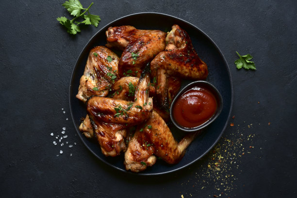烤辣鸡翅配番茄酱图片下载