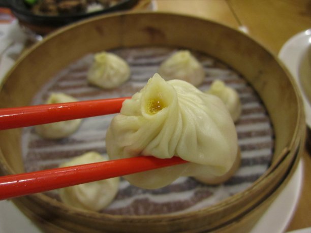 热的汤饺子图片下载