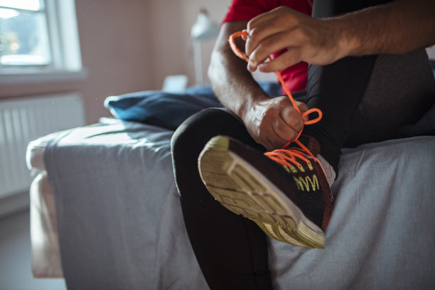 准备去锻炼的男人图片下载