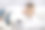 漂亮的年轻女子呆在家里图片下载