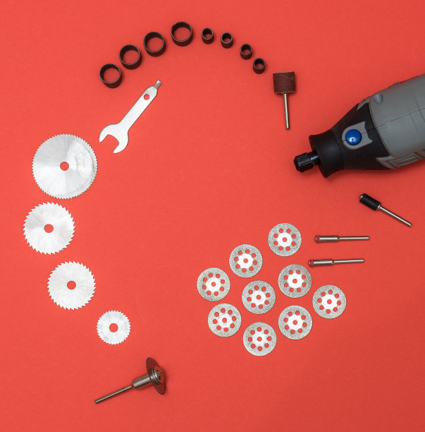 专业的雕刻机隔离上郁郁葱葱的熔岩色图片下载