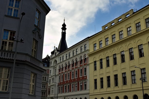 布拉格街头的传统波西米亚建筑(捷克共和国，欧洲)图片下载