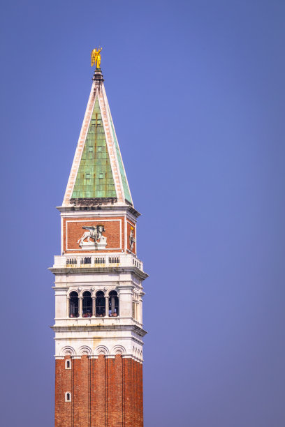 圣马可广场，钟楼低角度视图细节-威尼斯，意大利图片下载