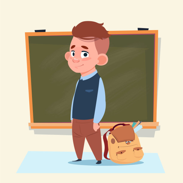 一个小男孩站在黑板前图片下载