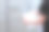 打扫浴室。一个穿制服的女人把一条毛巾挂在衣架上。认不出来照片。图片下载