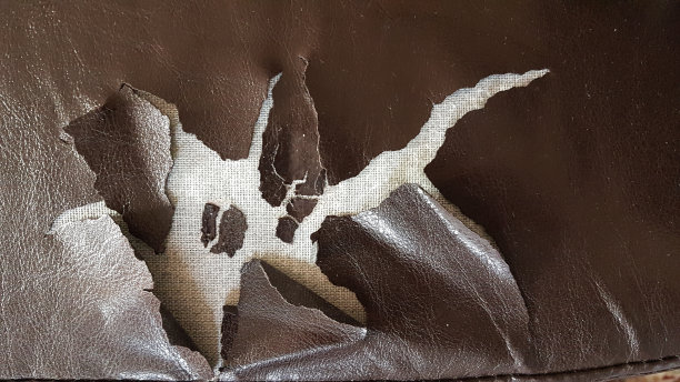 沙发皮撕成棕色作底色图片下载