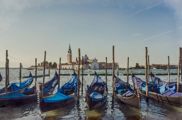 大运河上的贡多拉码头排与圣乔治·马焦雷教堂的水彩画效果图片下载
