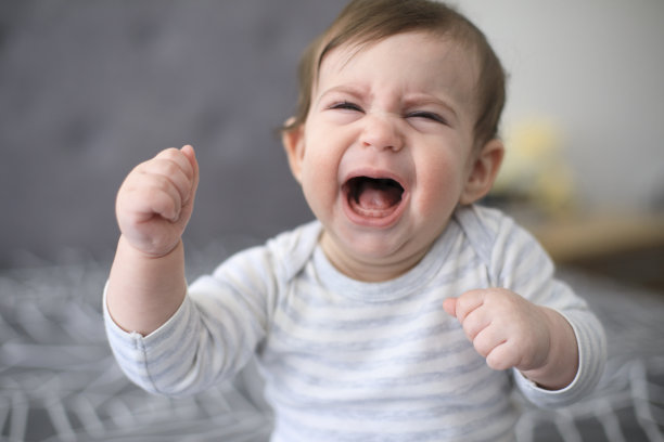 孩子的哭泣图片下载