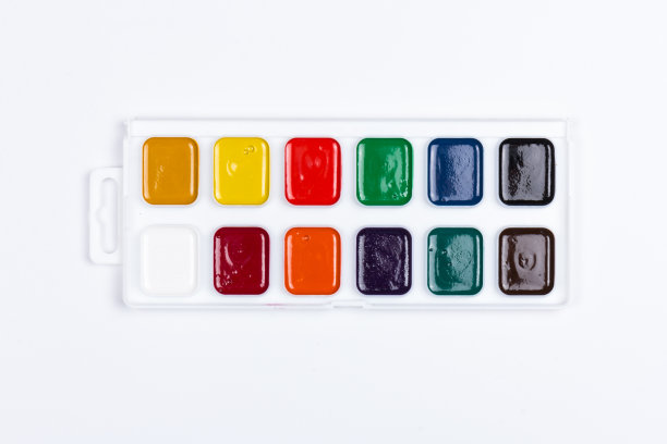 调色板的水彩在白色的背景。颜料画。图片下载