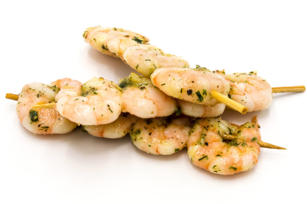 烧烤虾-虾串准备烧烤图片下载