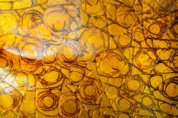 彩色明亮的焦糖白糖背景。晶体焦糖质地。关闭了。图片下载