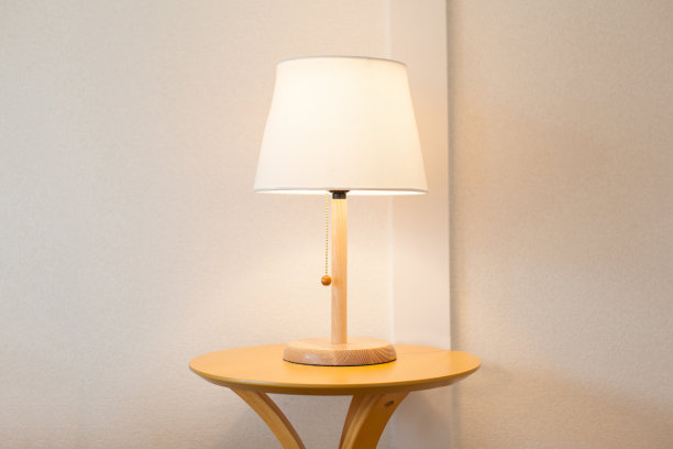 房间里的照明设备图片下载