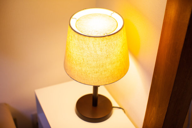 房间里的照明设备图片下载