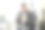 成功企业家在舒适的家庭办公室喝咖啡的肖像图片下载