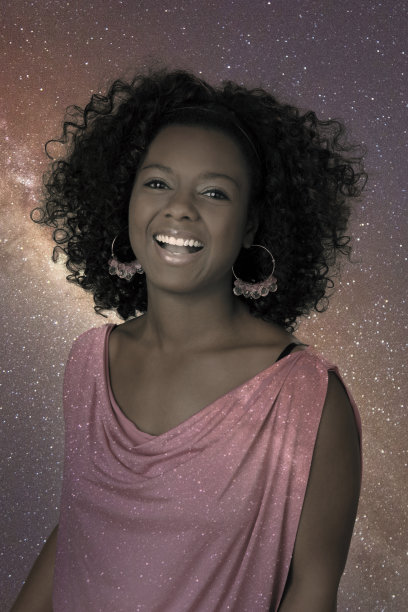 外太空的非裔美国女孩图片下载