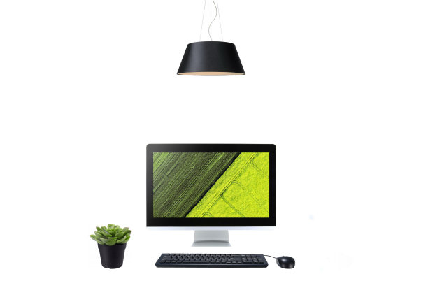 电脑与白色背景和电脑鼠标隔离在白色背景图片下载