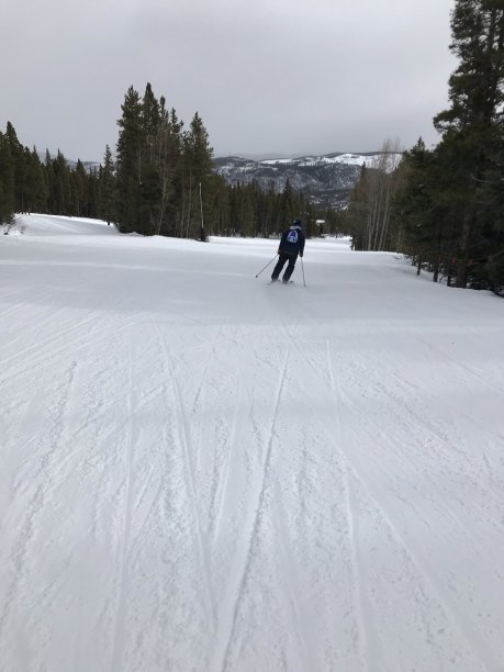 出台滑雪图片下载