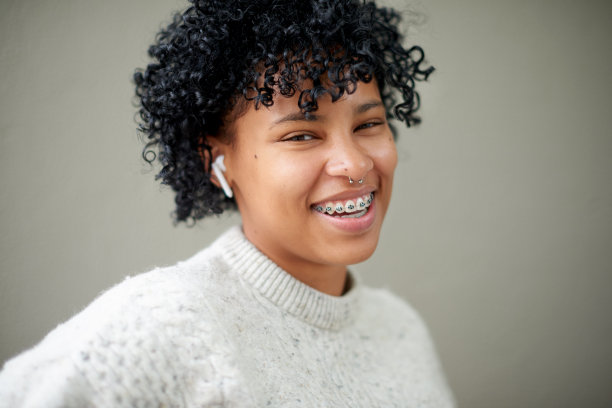 现在我可以整天听我最喜欢的曲子了素材图片