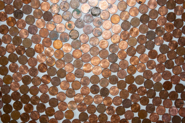 靠近一分欧元硬币堆图片下载