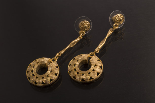 前哥伦布时期玛雅阿兹特克印加的金银首饰吊坠，项链和耳环图片下载