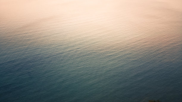 傍晚的海和海滩高角度视图-海景图片下载