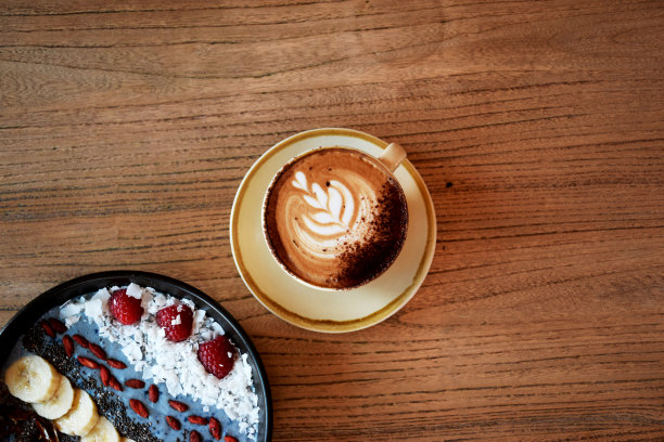 蓝色冰沙碗和咖啡图片下载