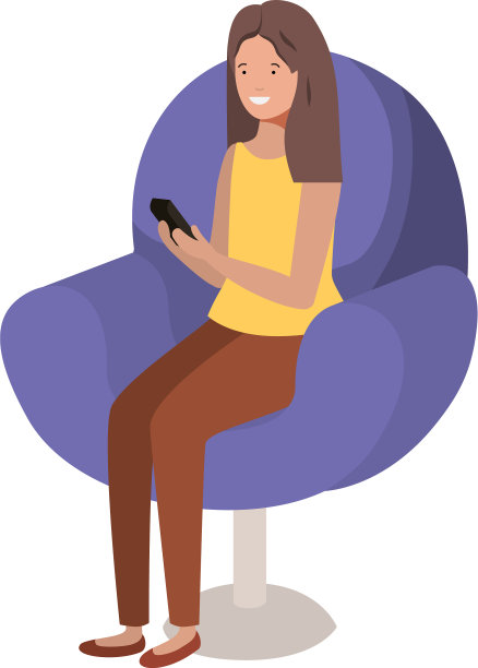 年轻女子坐在椅子上，用智能手机化身图片下载