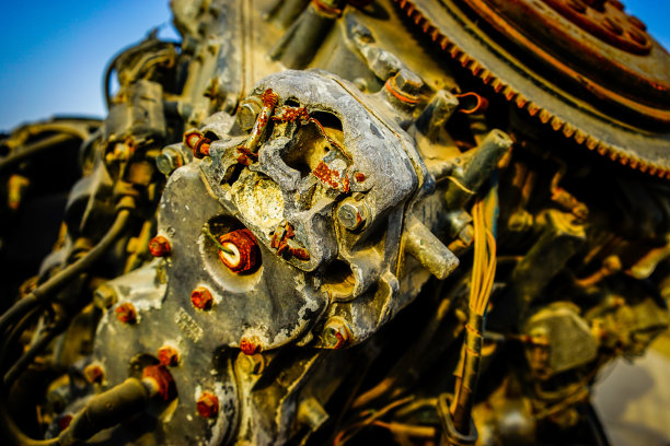 生锈的发动机图片下载