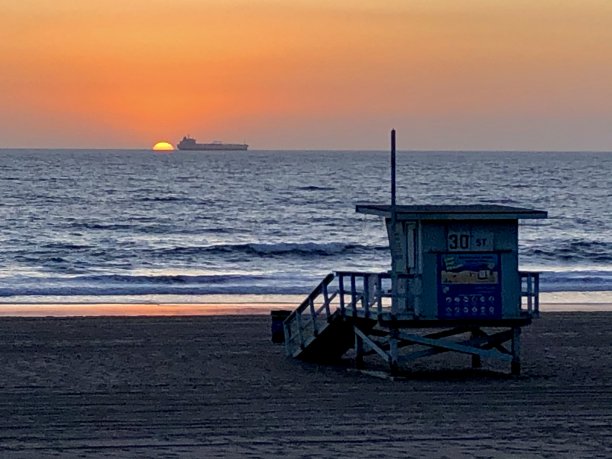 日落油轮图片下载