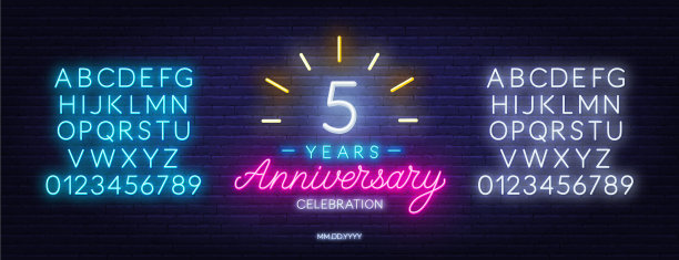 五周年庆典霓虹招牌上的黑暗图片下载