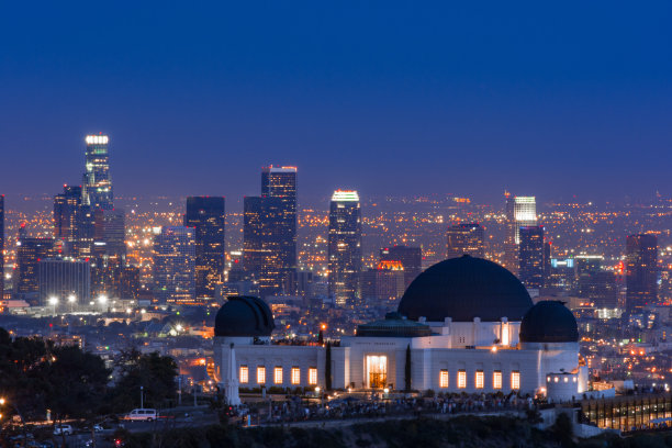 从黄昏的格里菲斯公园看洛杉矶市中心图片下载