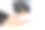 女人的手显示空钱包倒置。照片图片下载