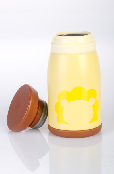 背景上放热水瓶或热水瓶图片下载