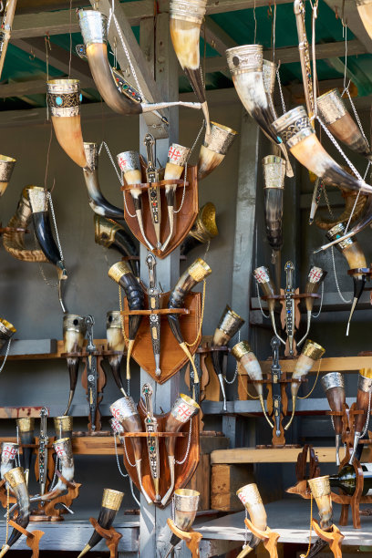 格鲁吉亚纪念品，号角——格鲁吉亚传统的饮酒器皿图片下载