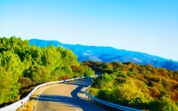 撒丁岛卡利亚里省特乌拉达的公路图片下载