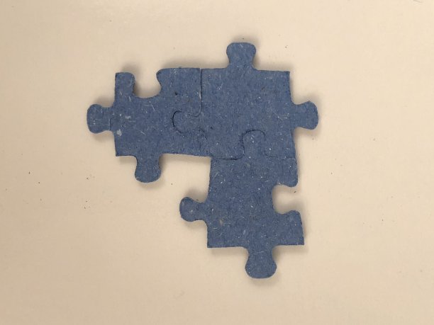 吉格在盒子里锯碎片图片下载