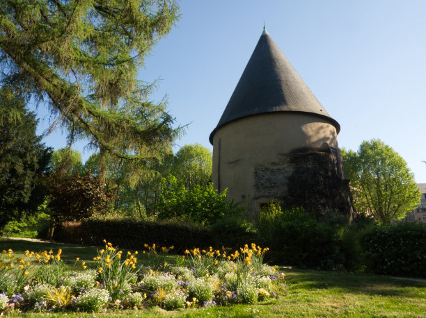 梅斯著名的伪装塔在春天开花图片下载