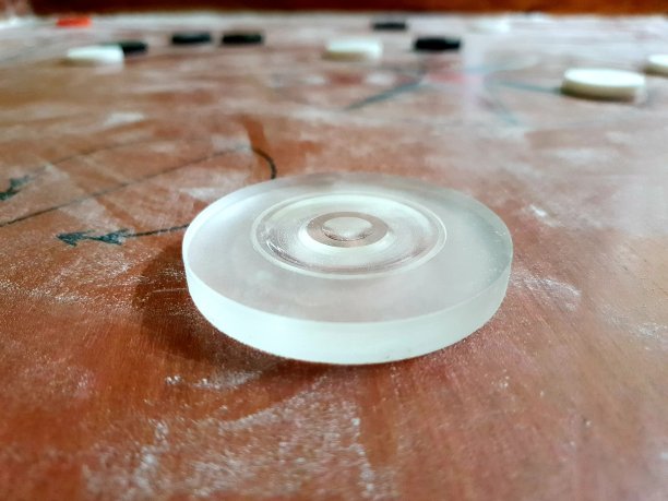 台球撞击后弹回董事会图片下载