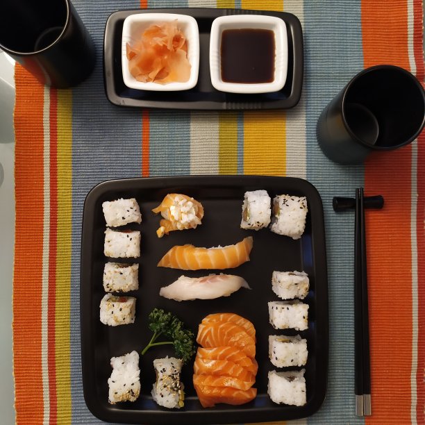 在家吃寿司图片下载