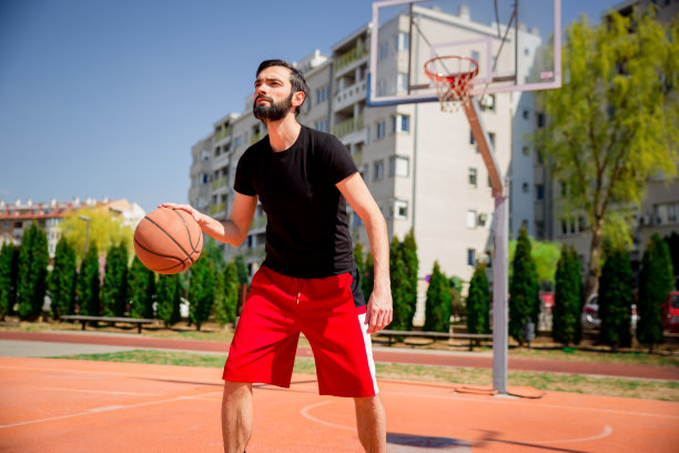 街头篮球运动员图片下载