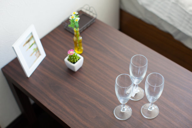 家庭聚会的餐桌图片下载