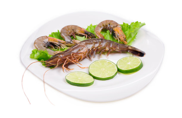 青柠片和虾仁。图片下载