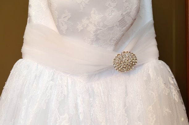 一件婚纱的碎片在前面近距离图片下载