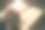双手合十祈祷在一个神圣的圣经，木制的桌子背景。图片下载