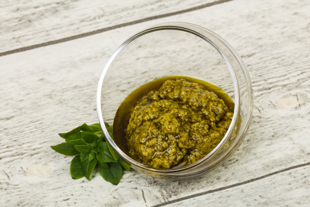 罗勒酱汁香蒜沙司图片下载