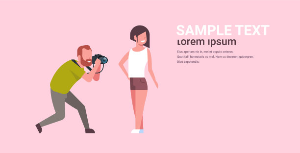 专业男性摄影师使用相机图片下载