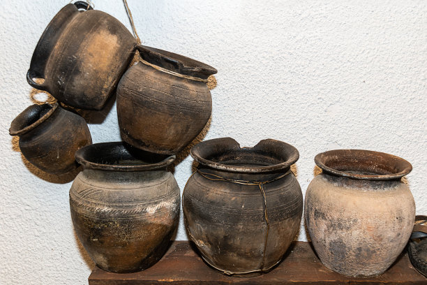 塞尔维亚的一家旧陶器店图片下载